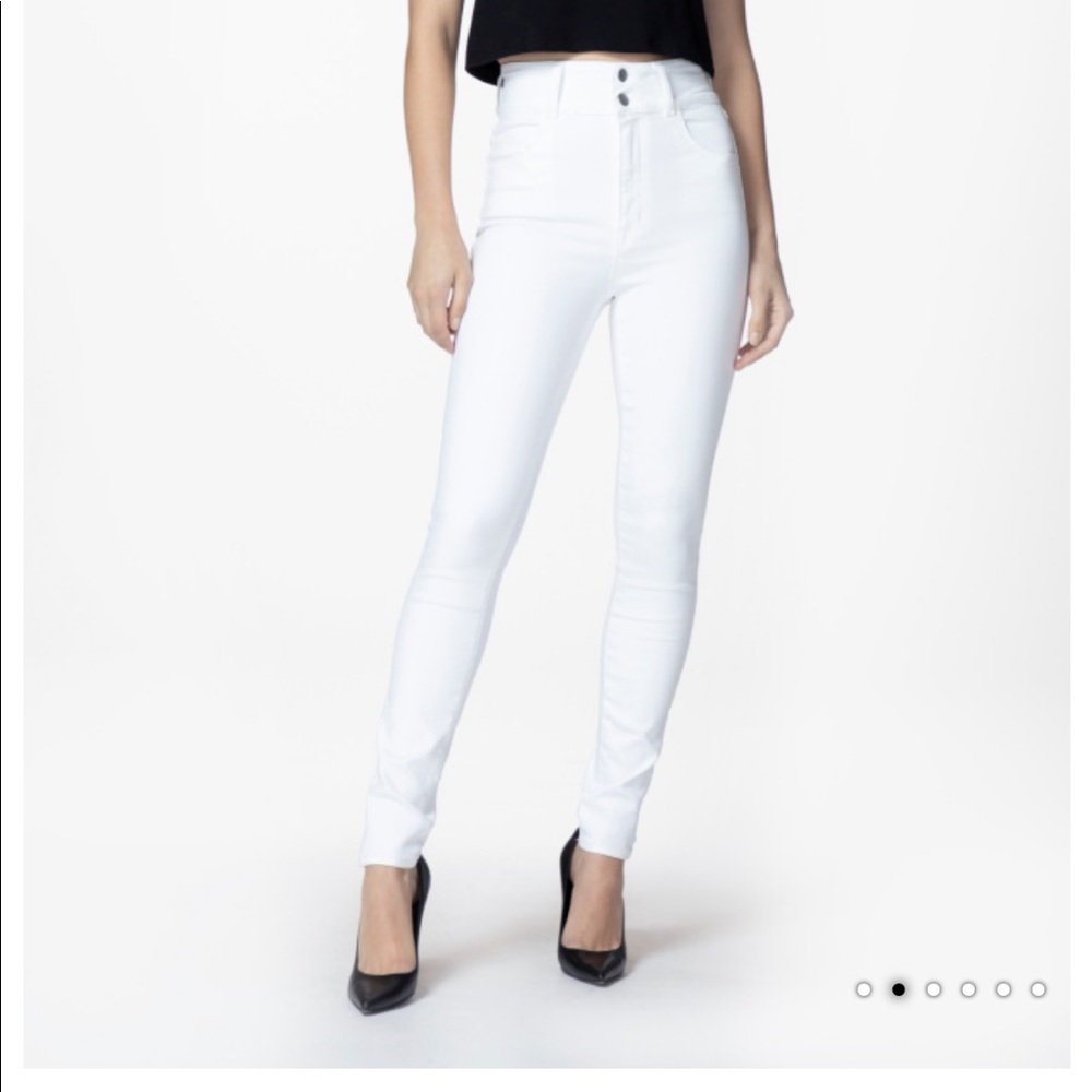 JBrand Elsa Everyday Blanc Photo Ready